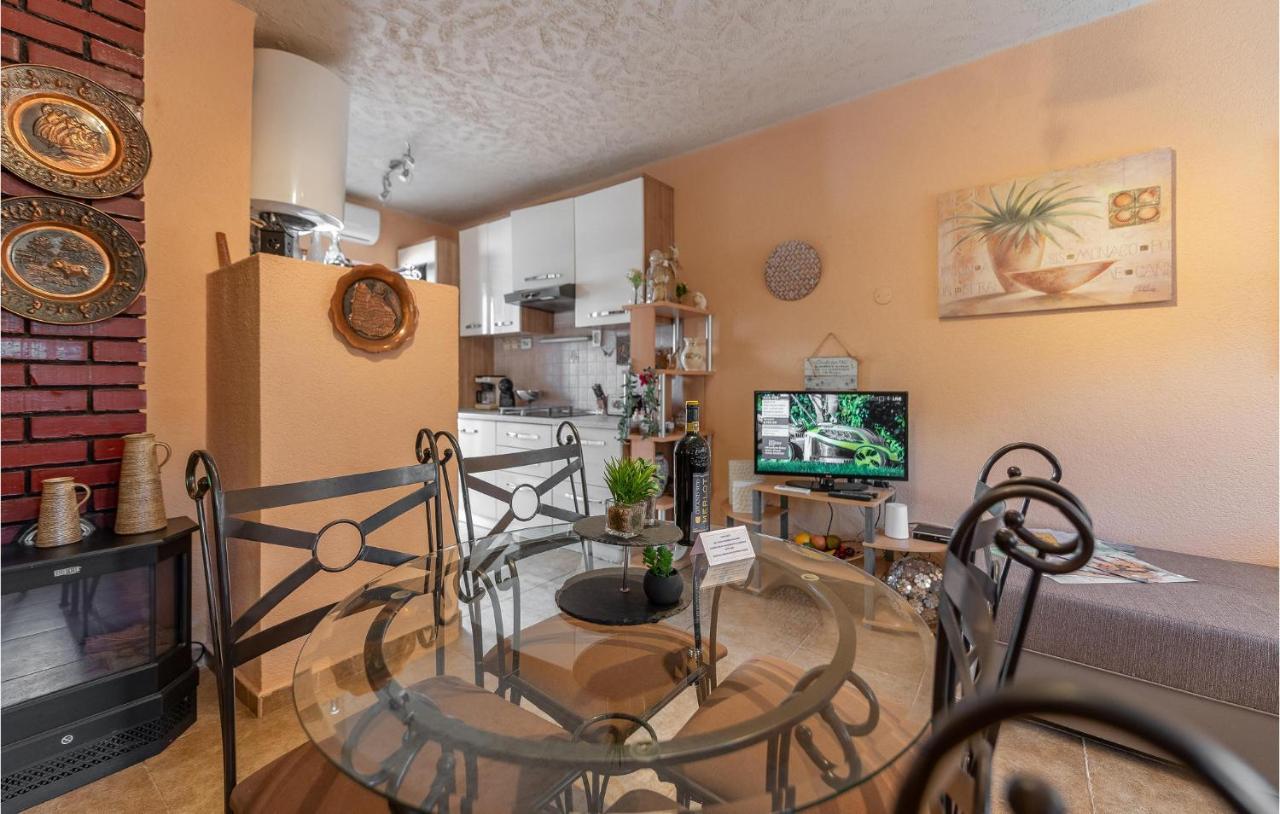 Cozy Home In Vrsi With Wifi Zewnętrze zdjęcie