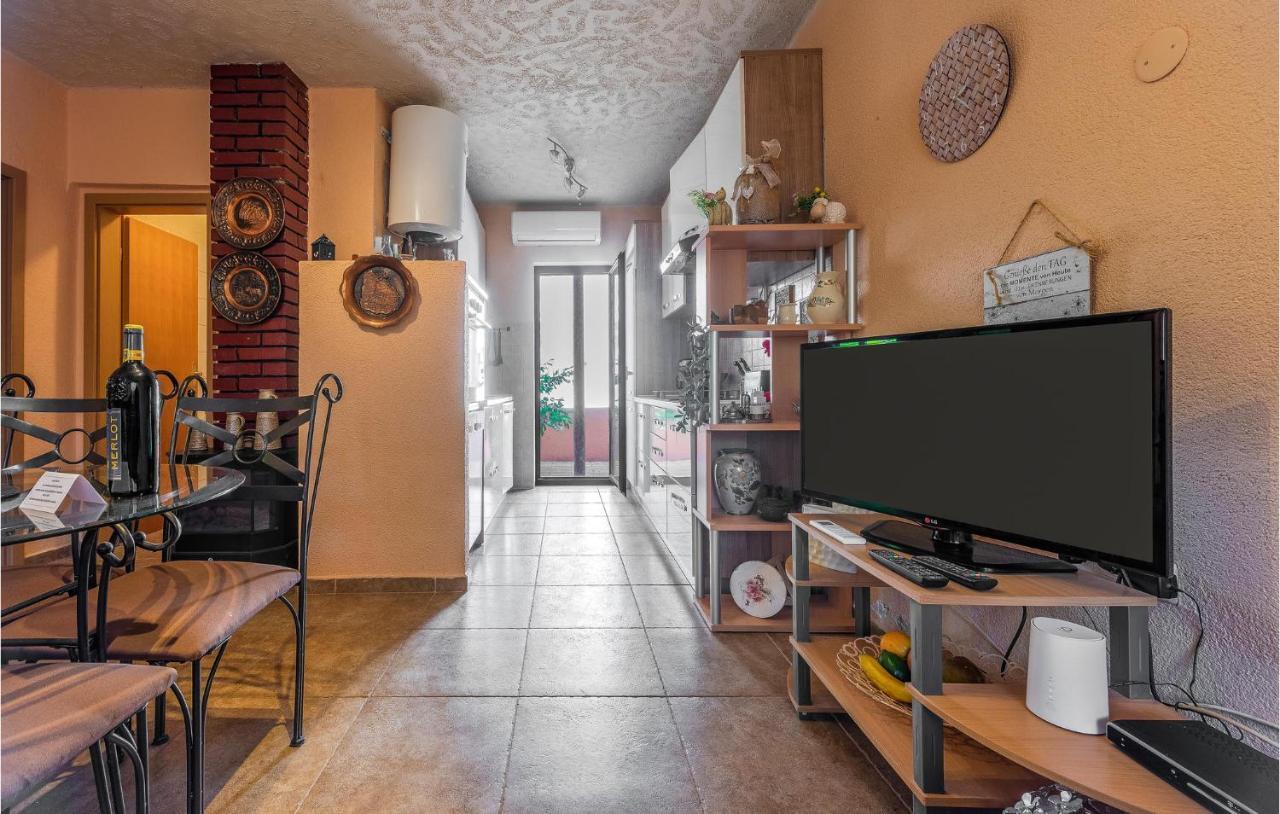 Cozy Home In Vrsi With Wifi Zewnętrze zdjęcie