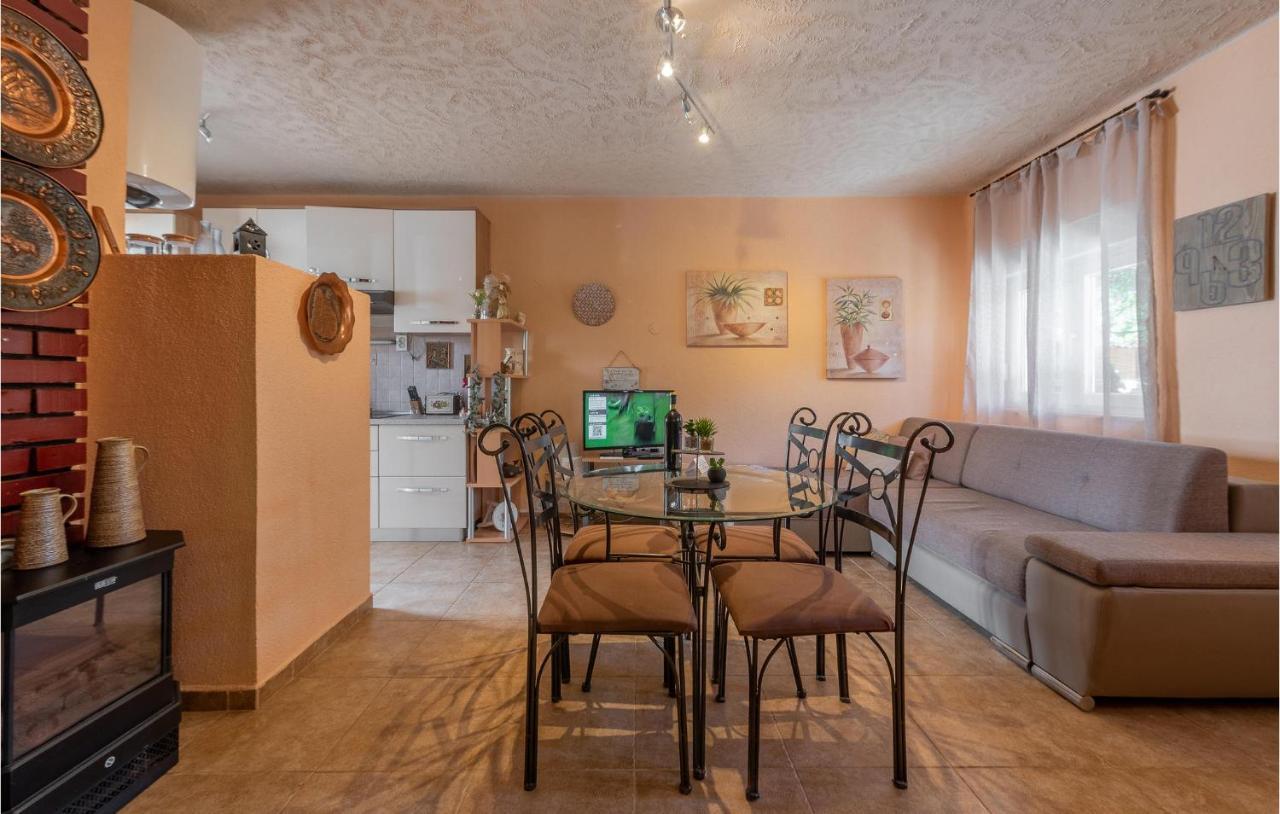 Cozy Home In Vrsi With Wifi Zewnętrze zdjęcie