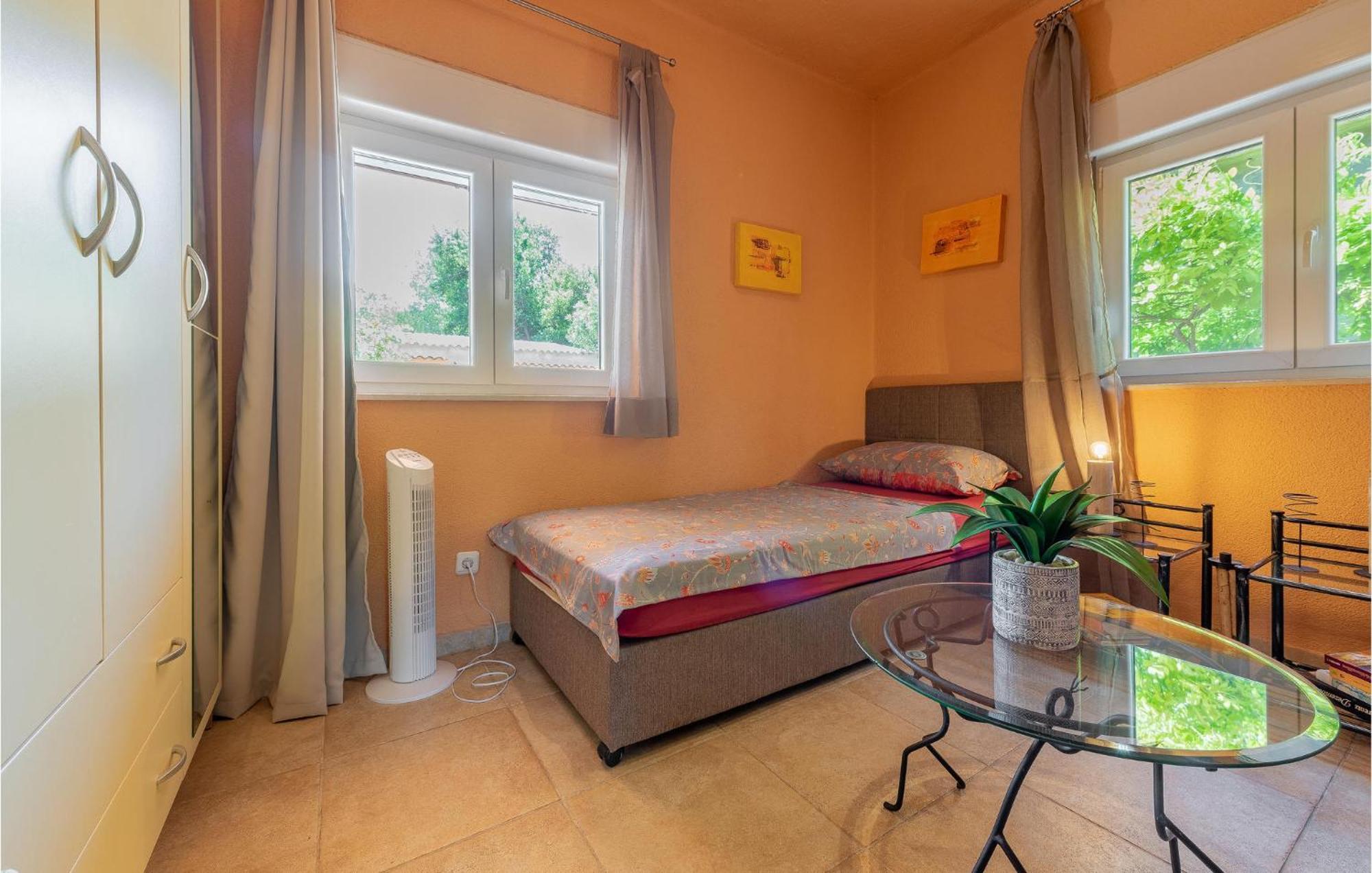 Cozy Home In Vrsi With Wifi Zewnętrze zdjęcie